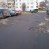 Ямы/выбоины, на участке междворовой дороги   возле ТЦ "Гелиос"