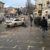 обломки забора на тротуаре после ДТП_2